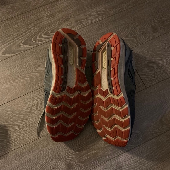 Hi I am selling my nice sports shoes - Picture 4 of 6